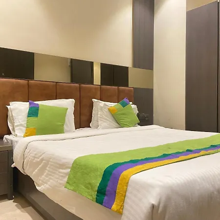 Hotel Oyster Andheri West 3*
