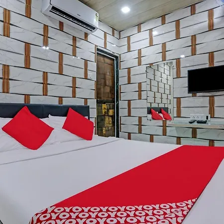 Oyo 82580 Taj Residency Lodging And Boarding Mumbai