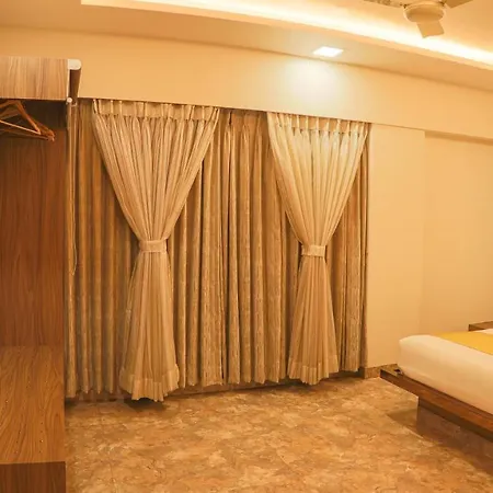 Surya Prakash Hotel 3*