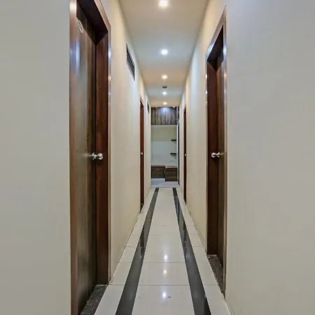 Oyo 82580 Taj Residency Lodging And Boarding Hotel 3*