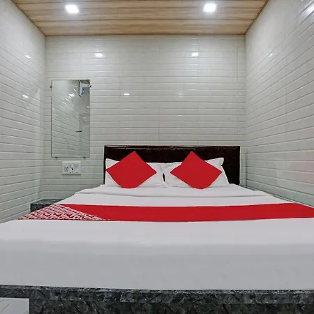Oyo 82580 Taj Residency Lodging And Boarding Hotel 3*