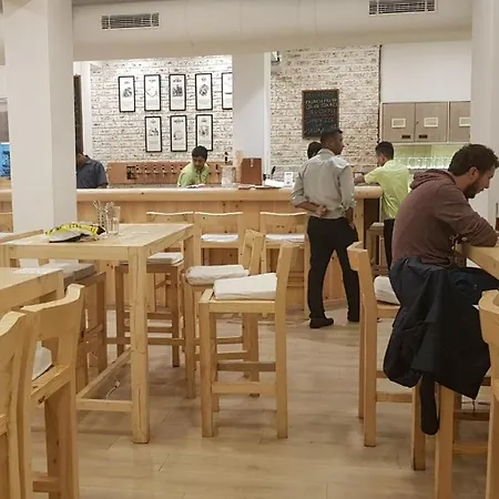 Hotel Singhs International