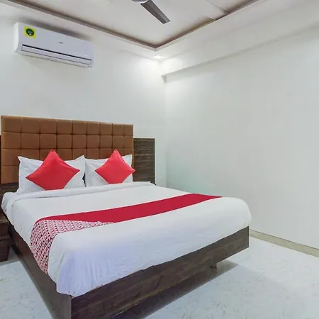 Oyo 66155 Golden Palace Hotel