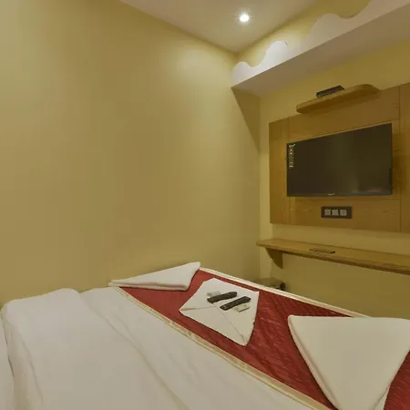Residency Park Near Masjid Rly Station South Hotel 3*