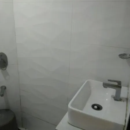 Sky Mahal Hotel 2*