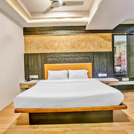 Oyo Flagship 83396 Hotel Vinyasa Residency 3*