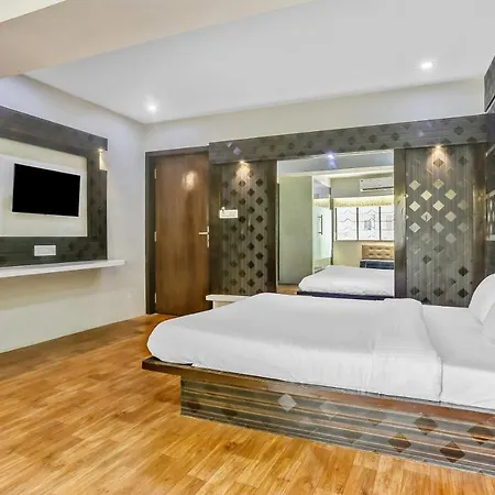 Oyo Flagship 83396 Hotel Vinyasa Residency Hotel 3*