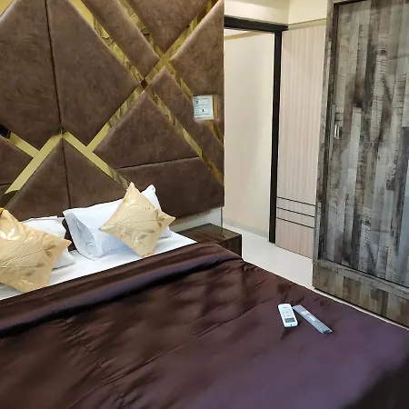 Apartment Osi Bandra West *