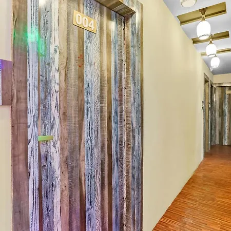 Oyo Flagship 83396 Hotel Vinyasa Residency 3*