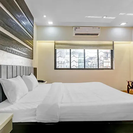 Oyo Flagship 83396 Hotel Vinyasa Residency 3*