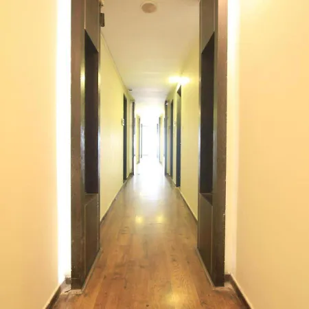 Saroj Plaza Hotel