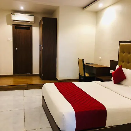 Hotel Bkc Grand- Near Trade Centre, Visa Consulate 2*