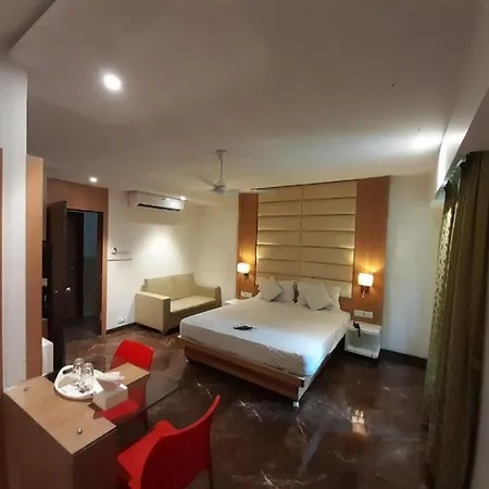 Hotel Royal Oak Pawne *