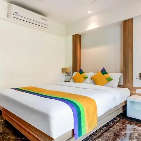 Hotel Royal Oak Pawne Guest house