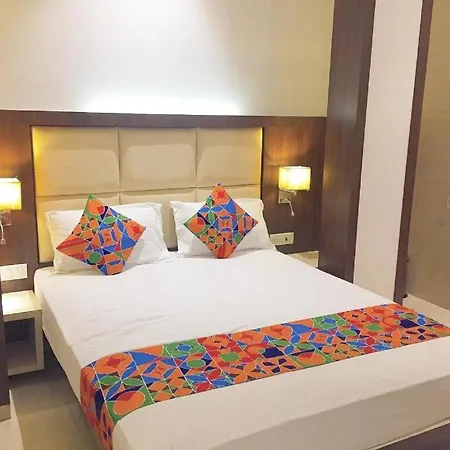 Hotel Royal Oak Pawne Guest house