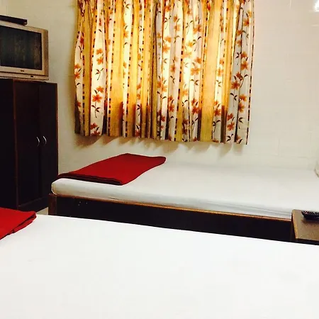 Hotel Metro Plaza Near Barc 2*