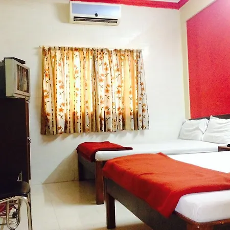 Hotel Metro Plaza Near Barc 2*