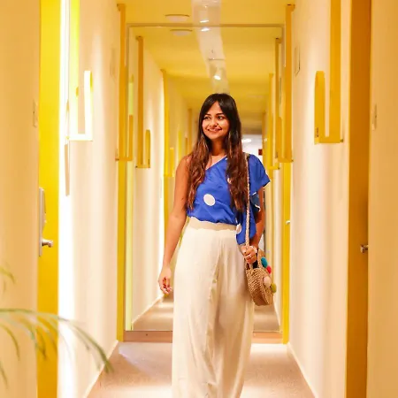 Bloom - Juhu 4*