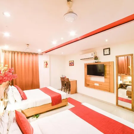Grandeur-near International Airport Hotel 3*