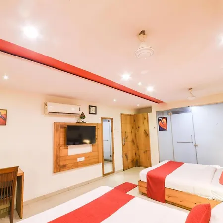 Grandeur-near International Airport Hotel 3*