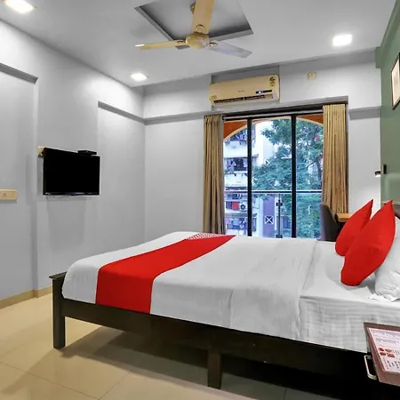 Oyo Flagship 83355 Om Sai Hotel Mumbai
