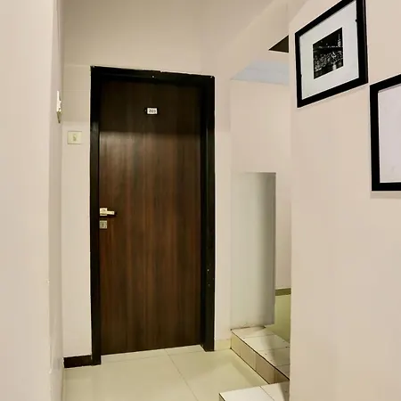Oyo Flagship 83355 Om Sai Hotel
