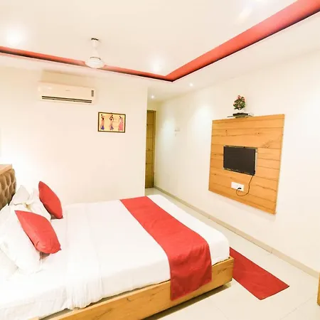 Hotel Grandeur-near International Airport 3*