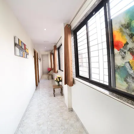 Grandeur-near International Airport 3*