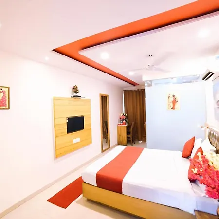 Grandeur-near International Airport 3*