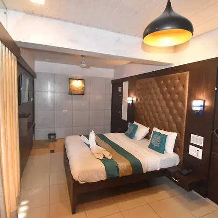 Neelkiran Hotel 3*