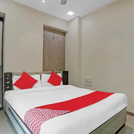 Hotel Oyo Flagship 83475 Starlight 3*