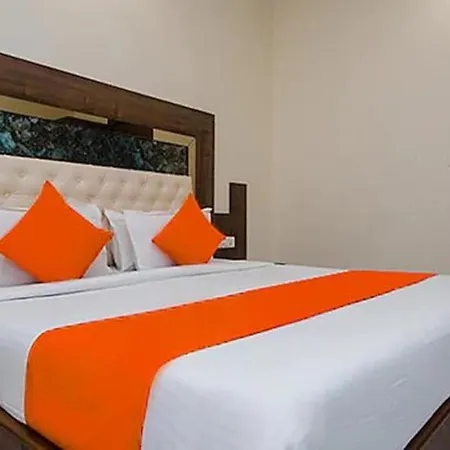 Oyo 9327 Royce Executive Hotel 3*