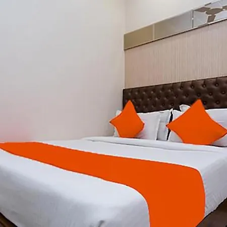 Oyo 9327 Royce Executive Hotel