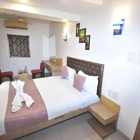 Neelkiran Hotel