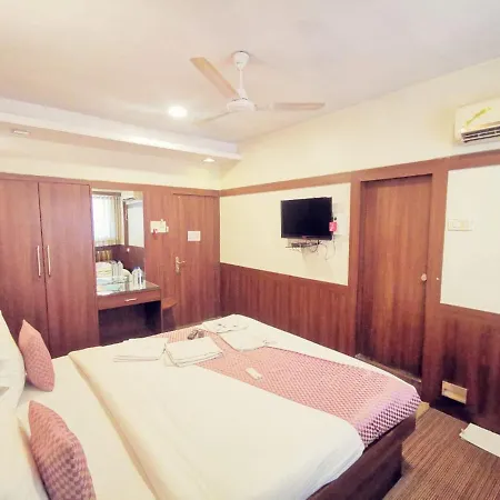 Hotel Neelkiran 3*