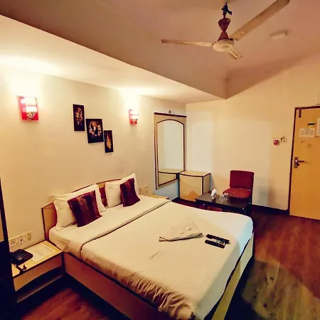 Neelkiran Hotel 3*