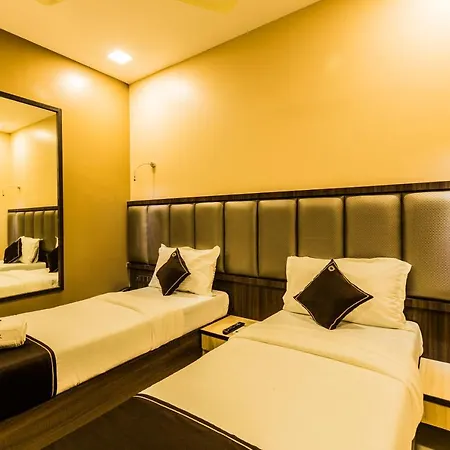 Golden Crown Guest house *