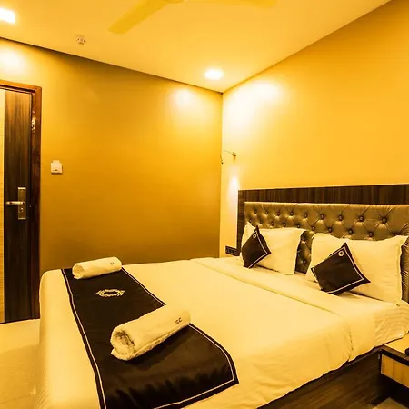 Golden Crown Guest house *