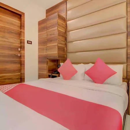 Hotel Oyo 76180 Meriton 3*