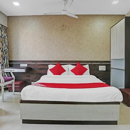 Oyo Flagship 83475 Starlight 3*
