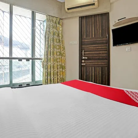 Oyo Flagship 83475 Starlight 3*