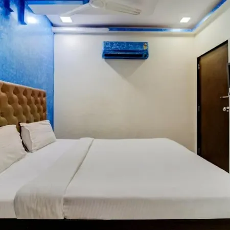 Hotel Omkar Residency 3*