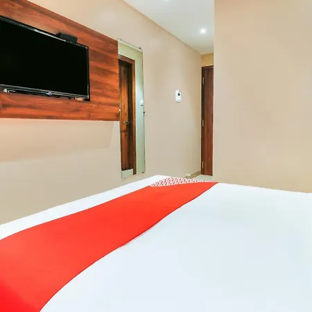 Oyo 70475 Sea Breeze Hotel 3*