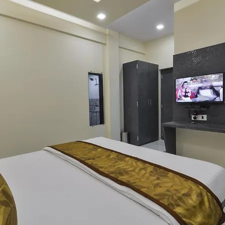 Hotel Aroma- Dadar 3*