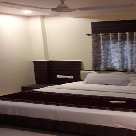 Hostel Hotel Golden City *