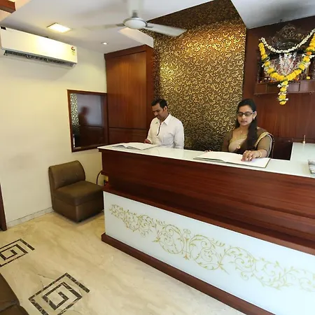 Hotel Collection O Airport Metro Andheri East 3*