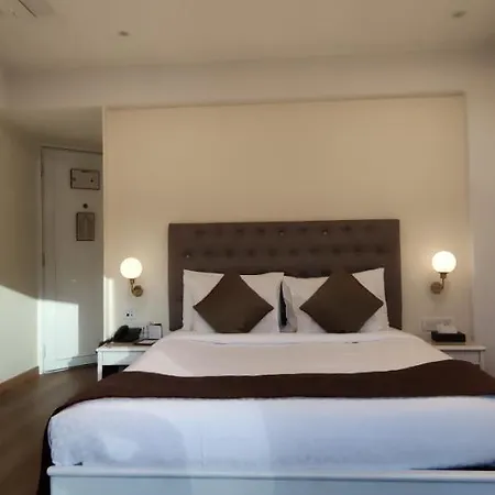 Hotel Executive Enclave 3*
