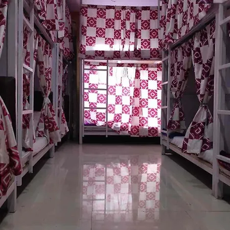 Hotel 90Ft Dormitory Ac Deluxe 3*