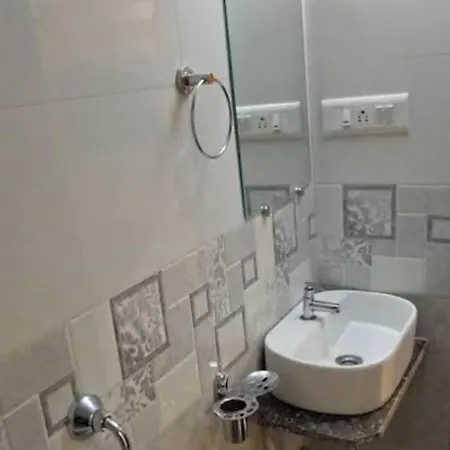 90Ft Dormitory Ac Deluxe Hotel Mumbai