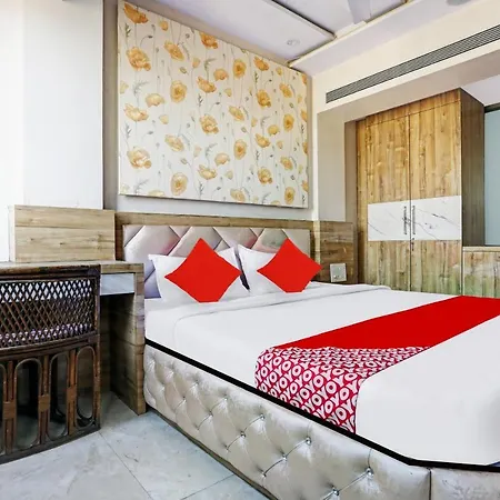 Oyo 85290 Milona Service Hotel Mumbai